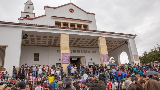 Turismo en Bogotá: visitantes en el centro histórico y Monserrate