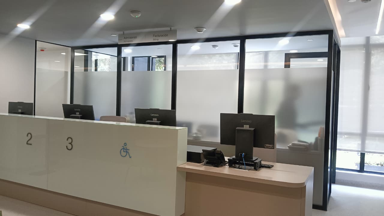 Fachada de la nueva sede de la Clínica del Campestre en Rionegro, un proyecto de expansión que generó 100 empleos locales.