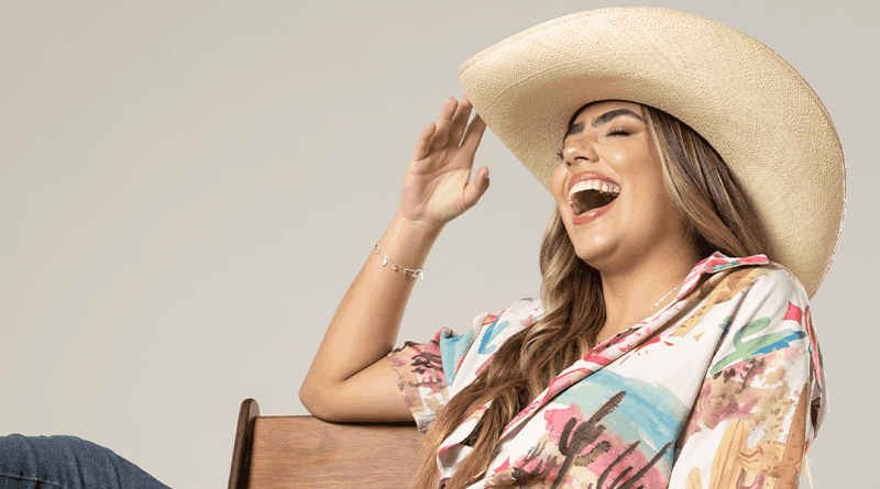 Lauravick comediante show Una montañera con estilo Medellín 2026