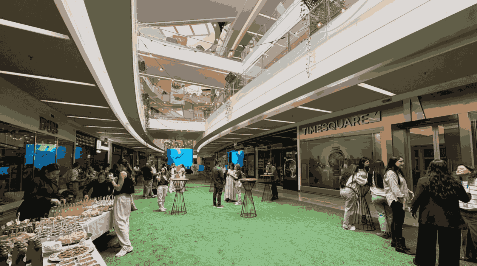 Mundo Experiencias Santafé Medellín sector naranja retail experiencias marcas